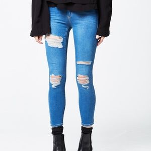 NWT Topshop Lightwash Distressed Denim